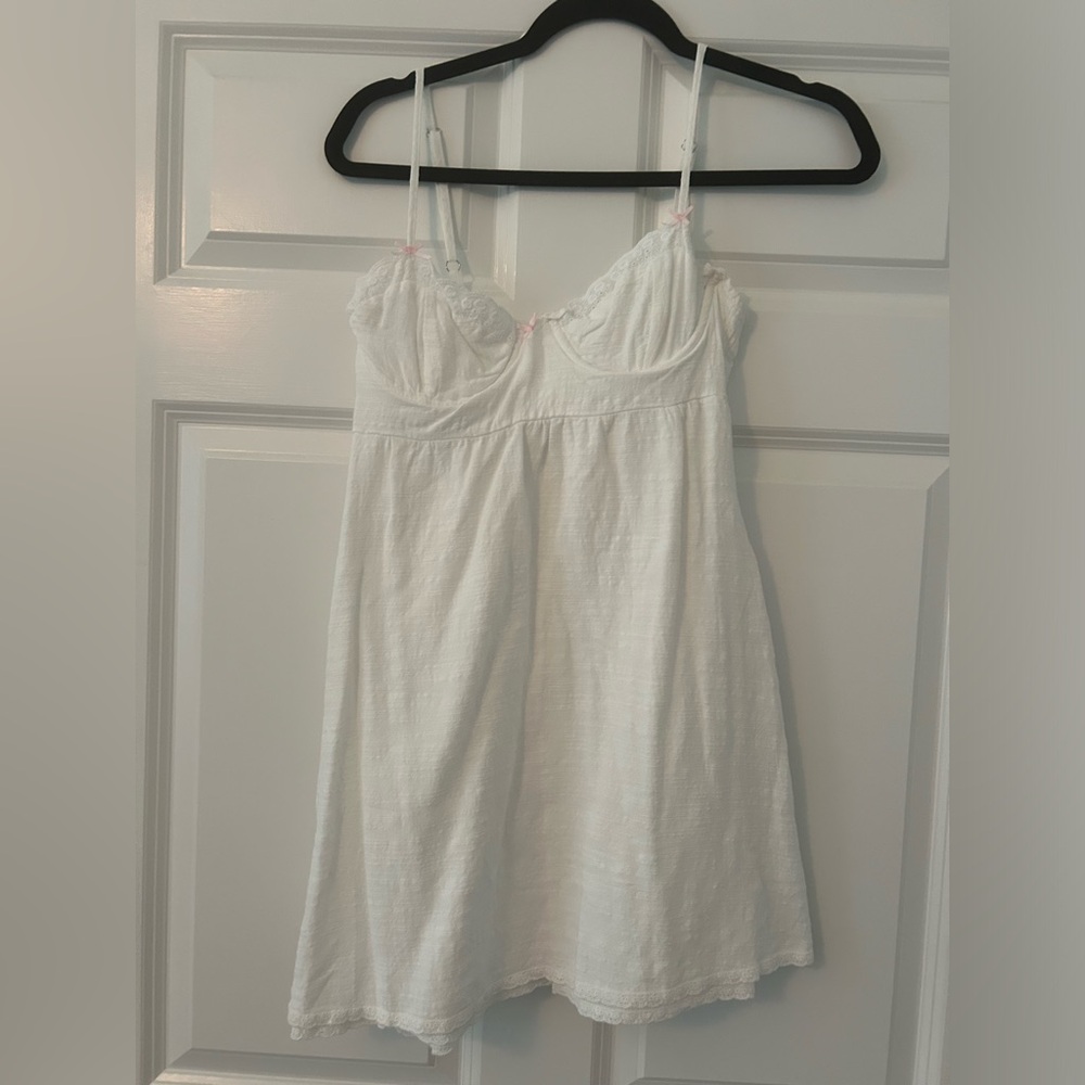 White dress with pink bows